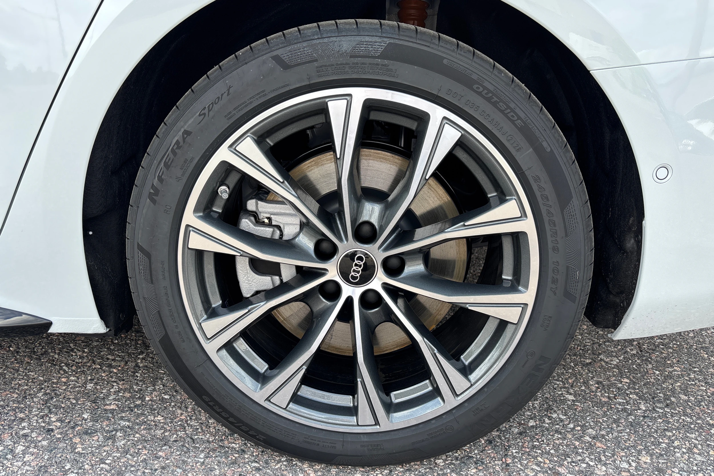 valkoinen Audi A6 2026 kuva 10.