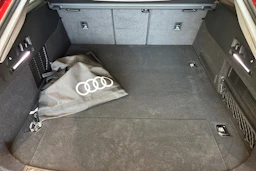 punainen Audi A6 2026 kuva 12.