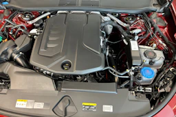punainen Audi A6 2026 kuva 14.