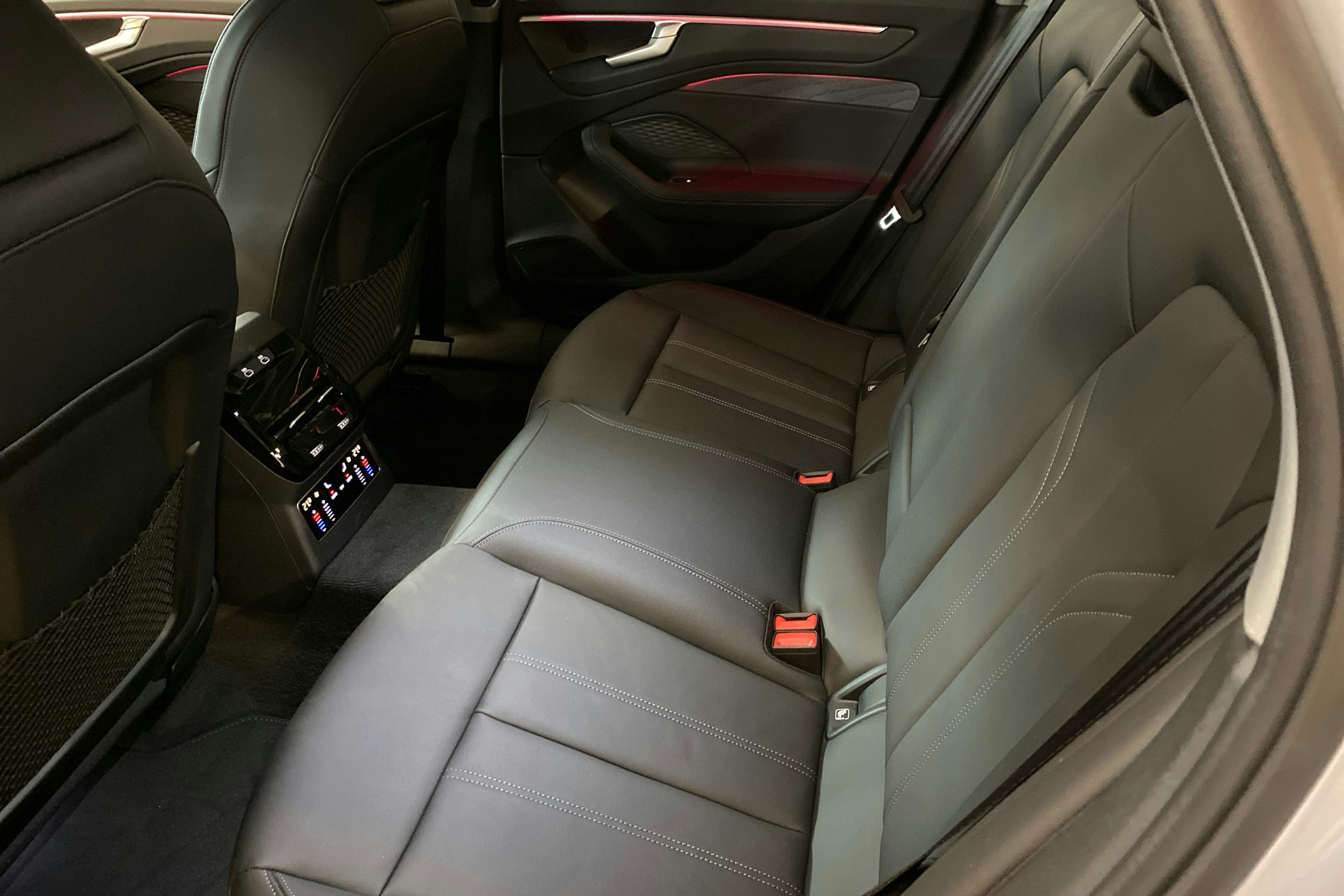 harmaa Audi A6 2026 kuva 8.