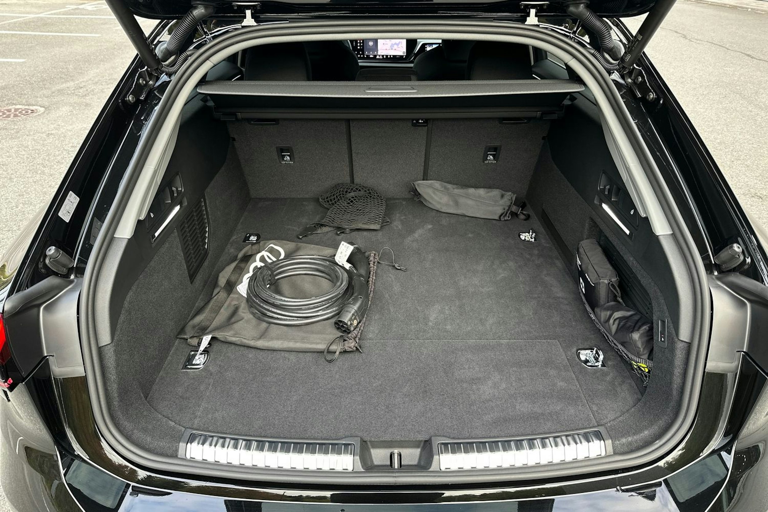 met. musta Audi A6 2026 kuva 12.