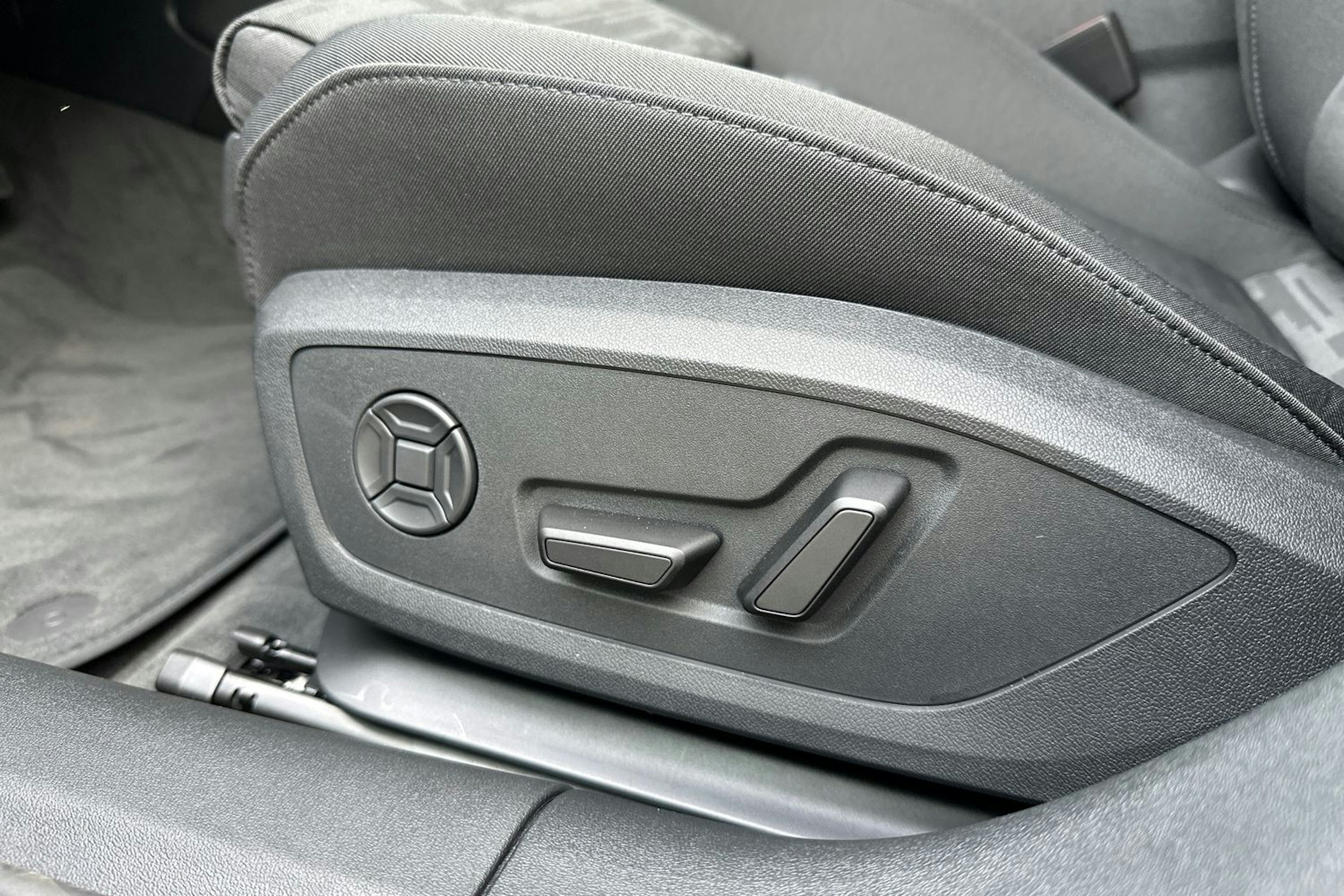 met. musta Audi A6 2026 kuva 14.