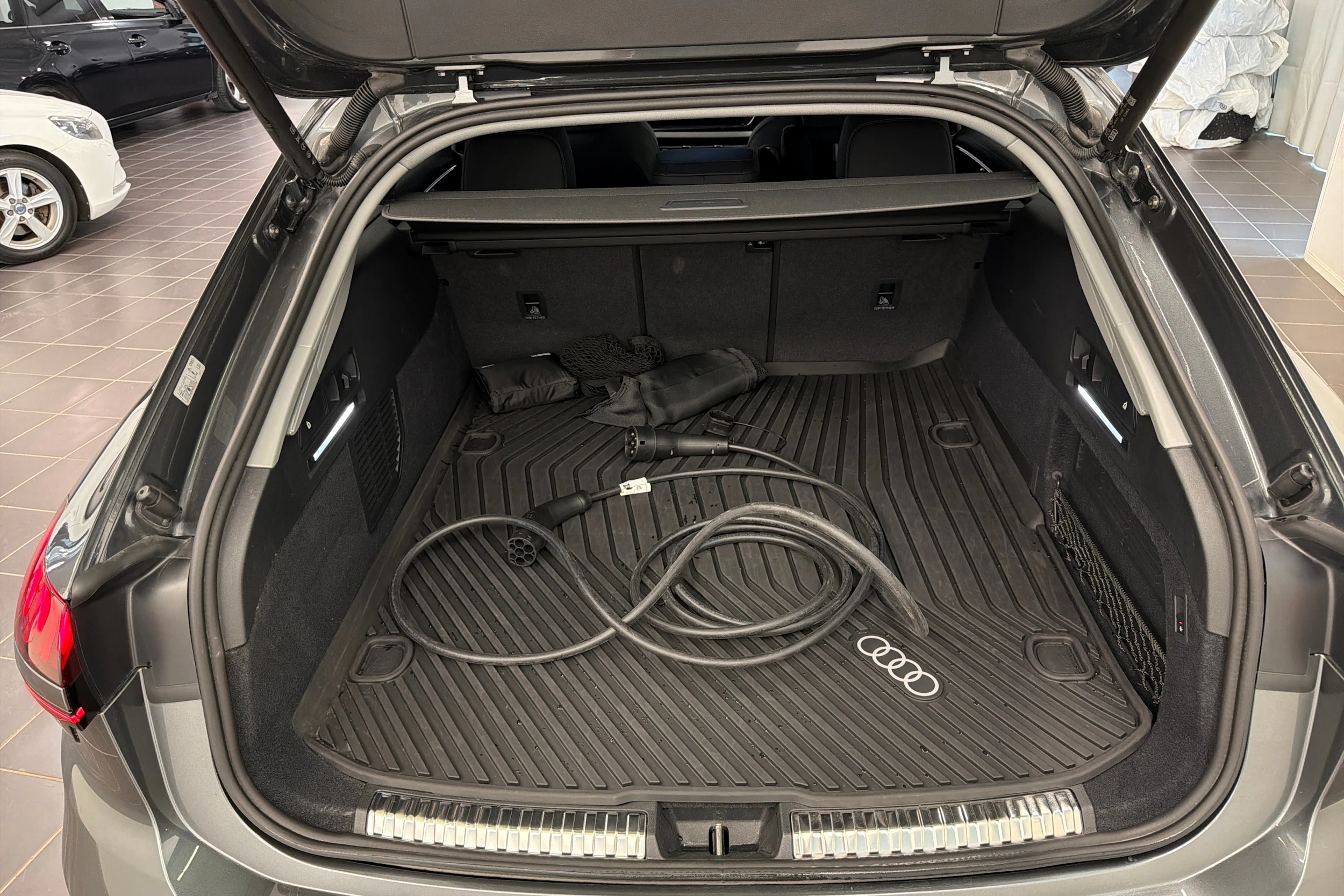 harmaa Audi A6 2026 kuva 11.