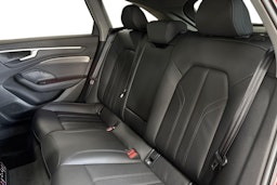 met. punainen Audi A6 2026 kuva 8.