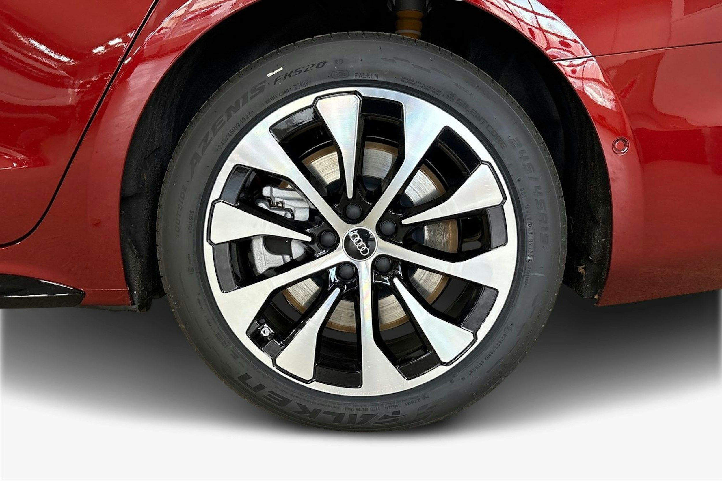 met. punainen Audi A6 2026 kuva 9.