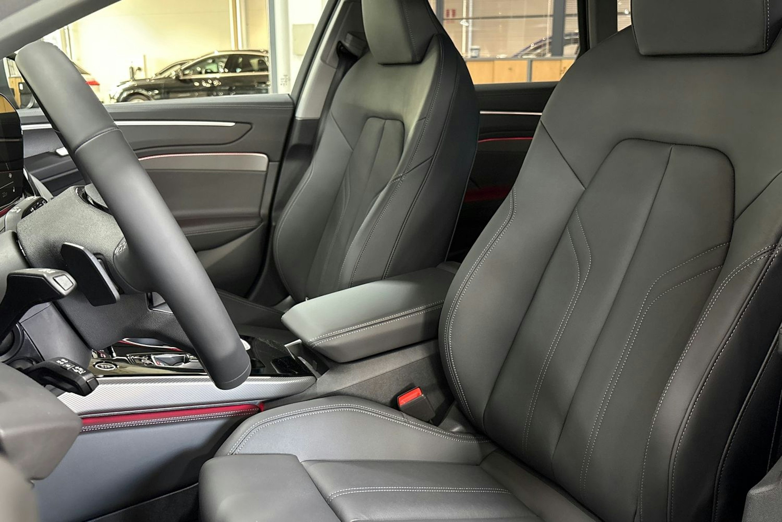 met. punainen Audi A6 2026 kuva 11.