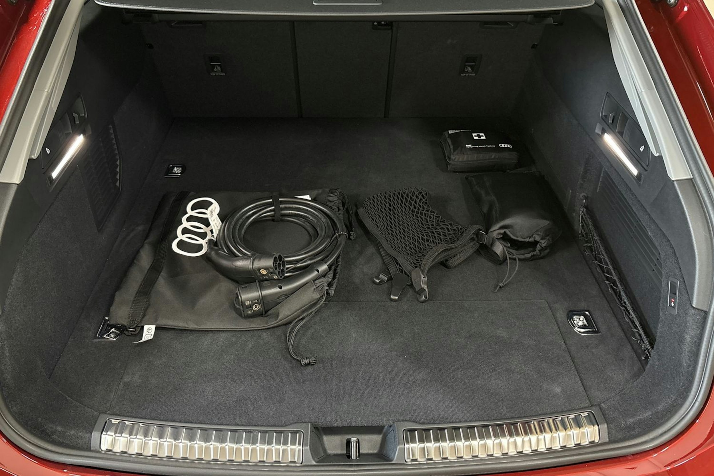 met. punainen Audi A6 2026 kuva 25.