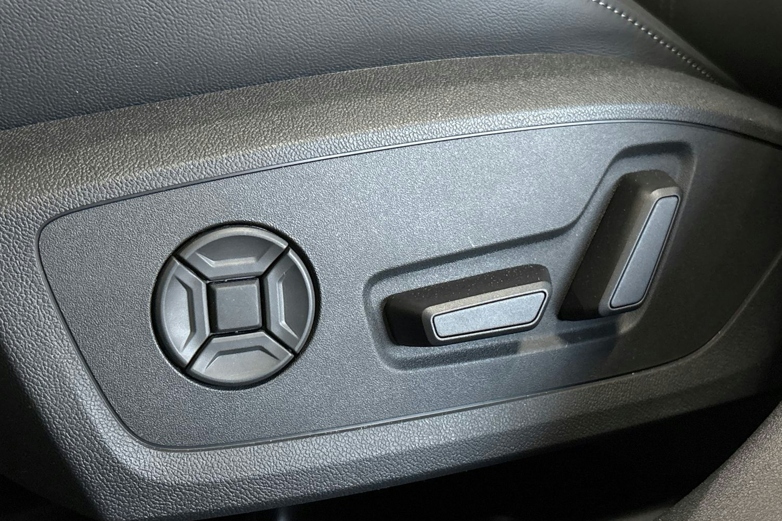 met. punainen Audi A6 2026 kuva 28.