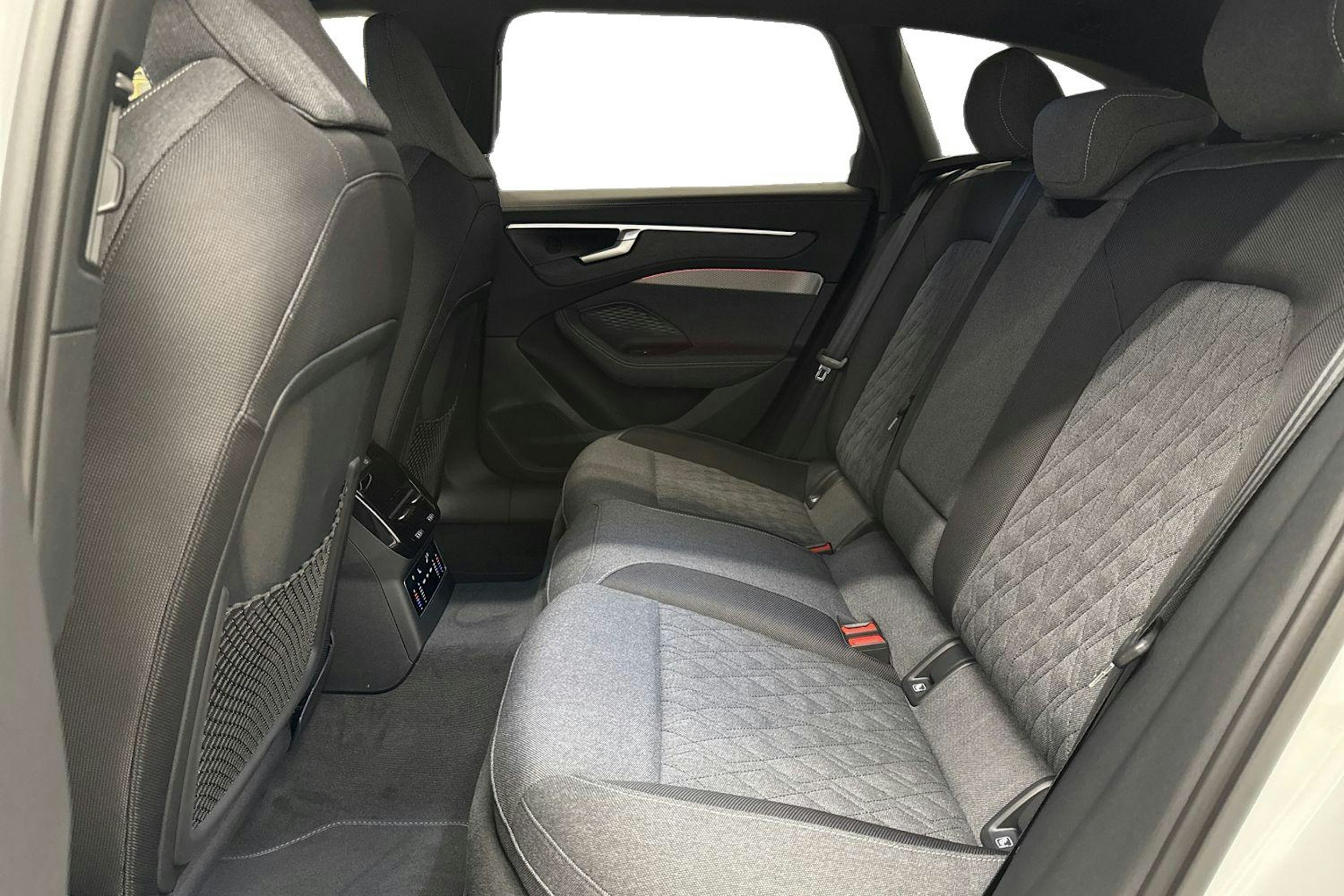 met. valkoinen Audi A6 2026 kuva 8.