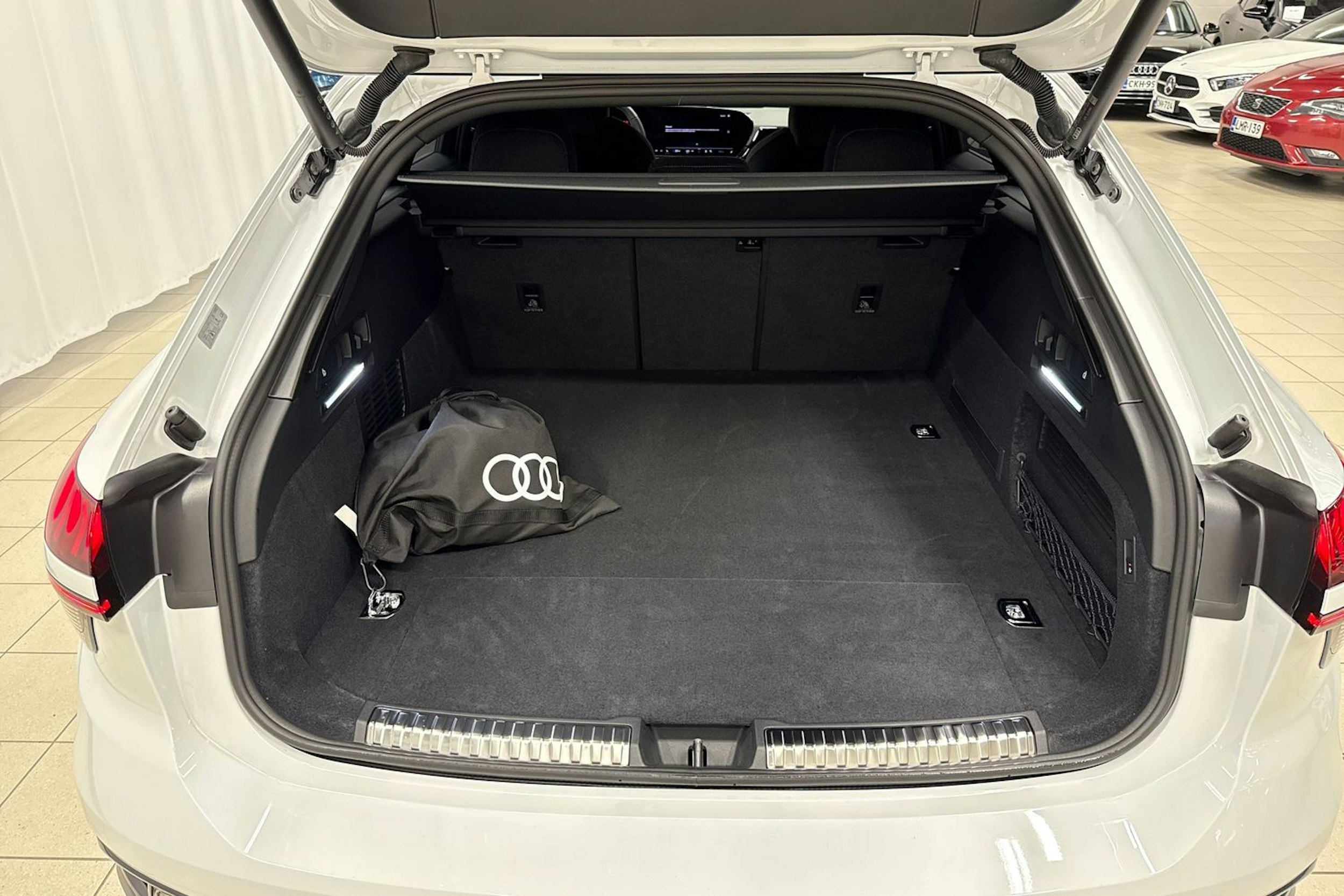 met. valkoinen Audi A6 2026 kuva 11.