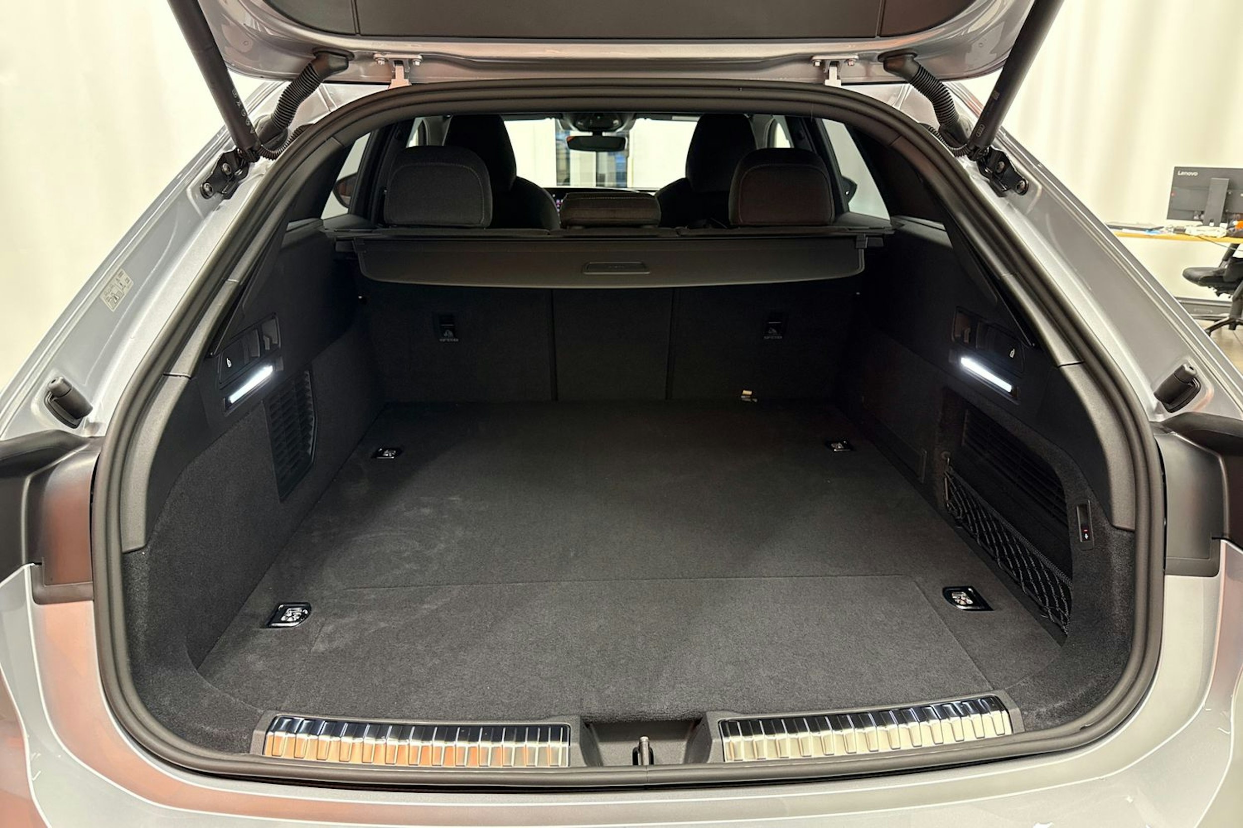 met. harmaa Audi A6 2026 kuva 11.