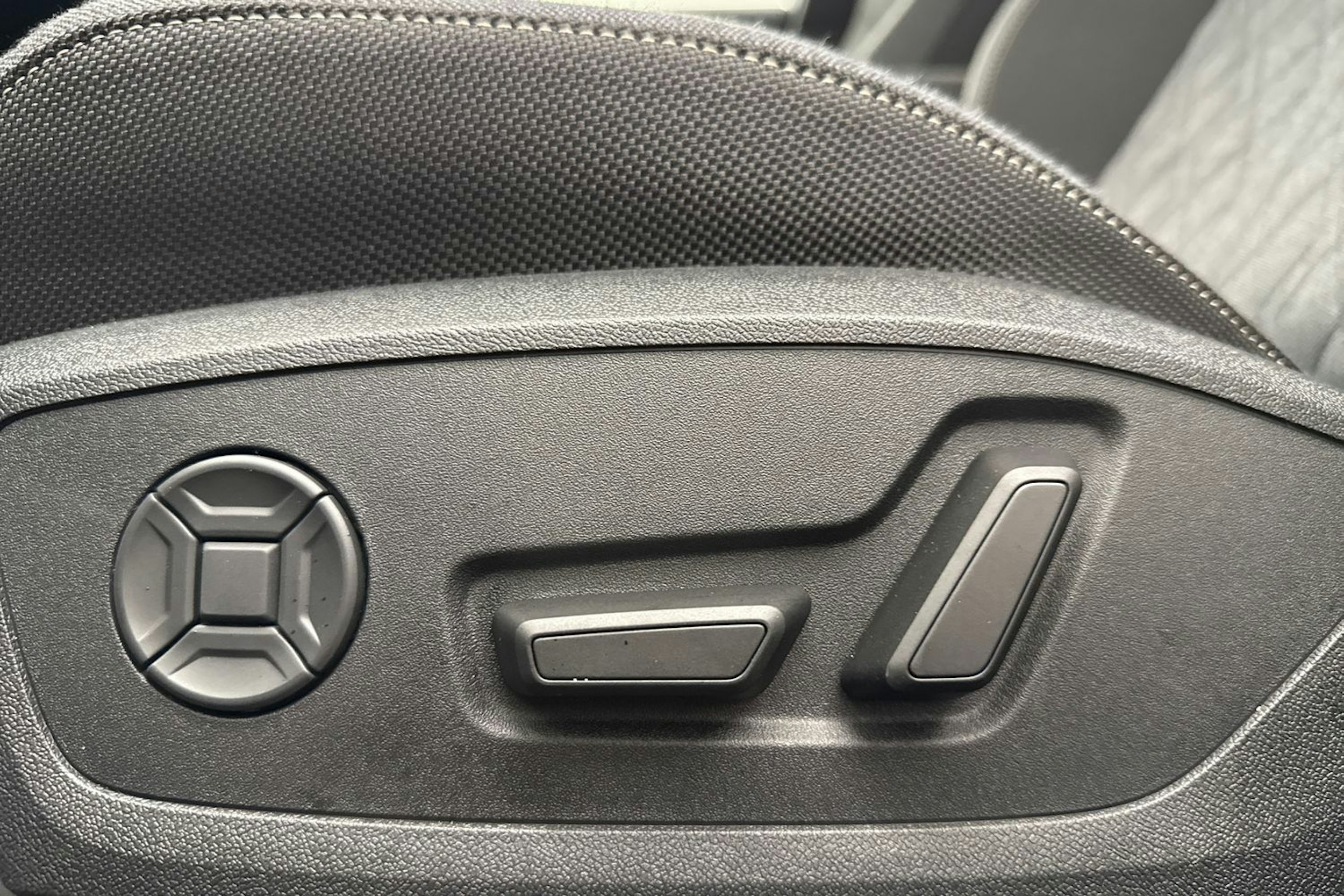 met. harmaa Audi A6 2026 kuva 17.