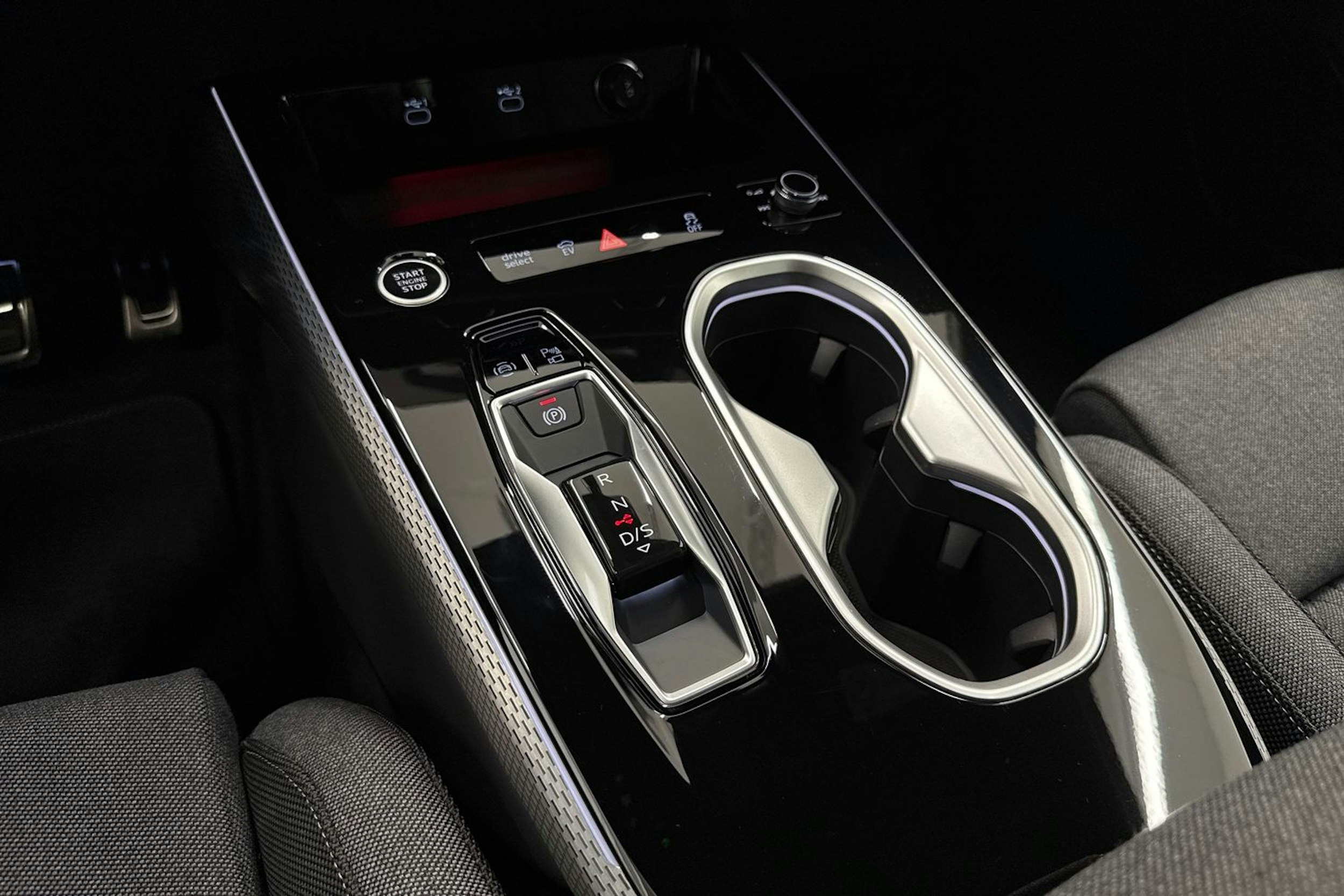 met. harmaa Audi A6 2026 kuva 22.