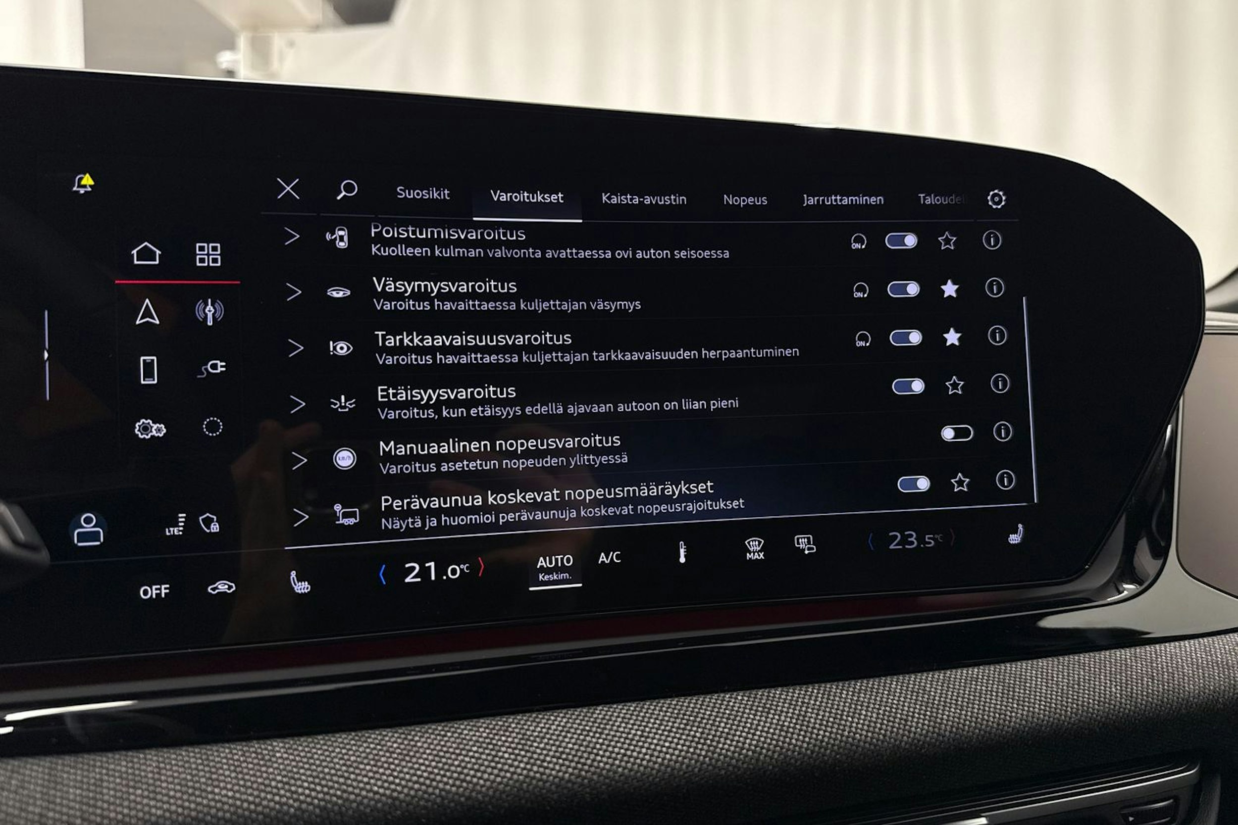 met. harmaa Audi A6 2026 kuva 27.