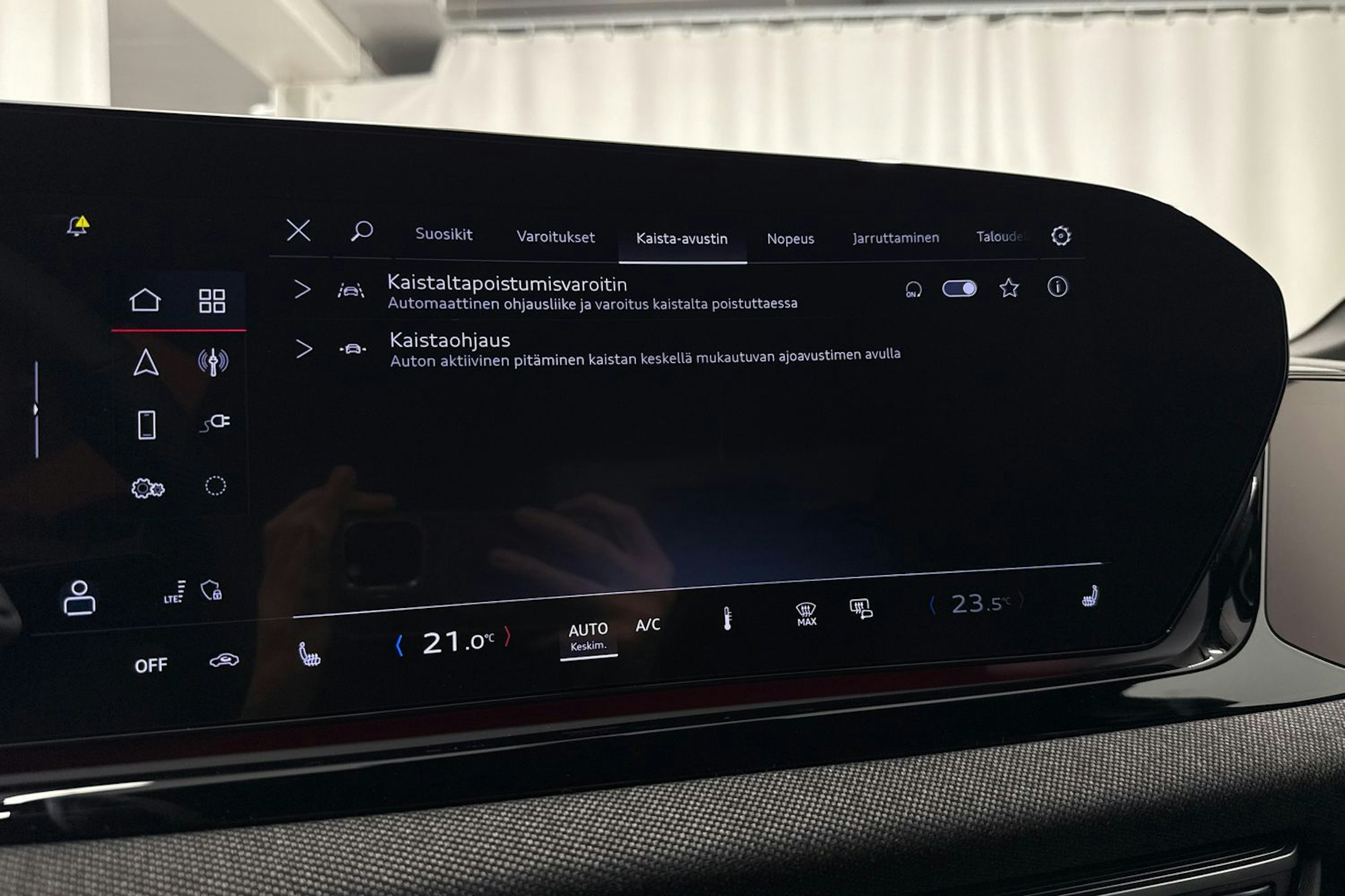 met. harmaa Audi A6 2026 kuva 28.