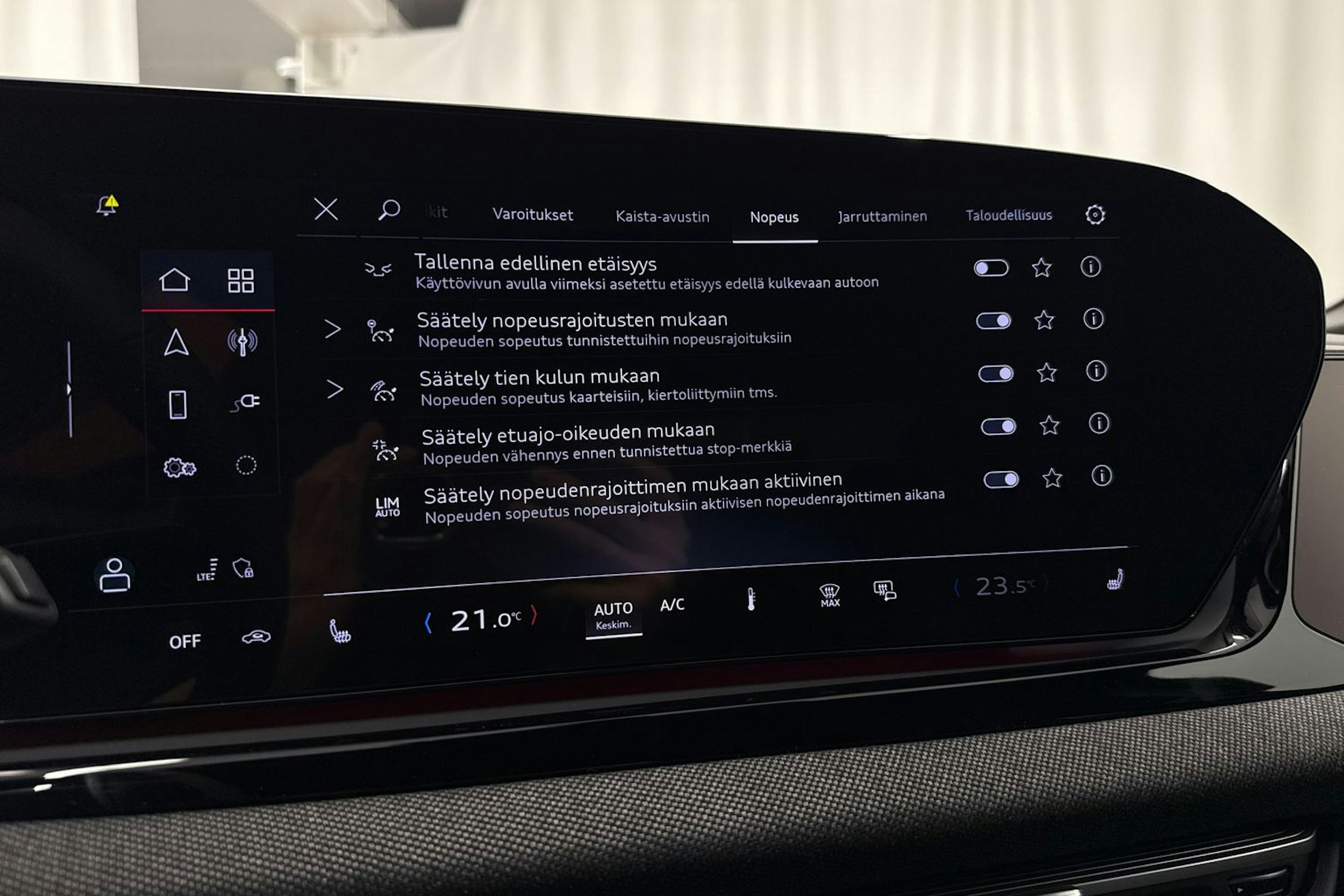 met. harmaa Audi A6 2026 kuva 29.