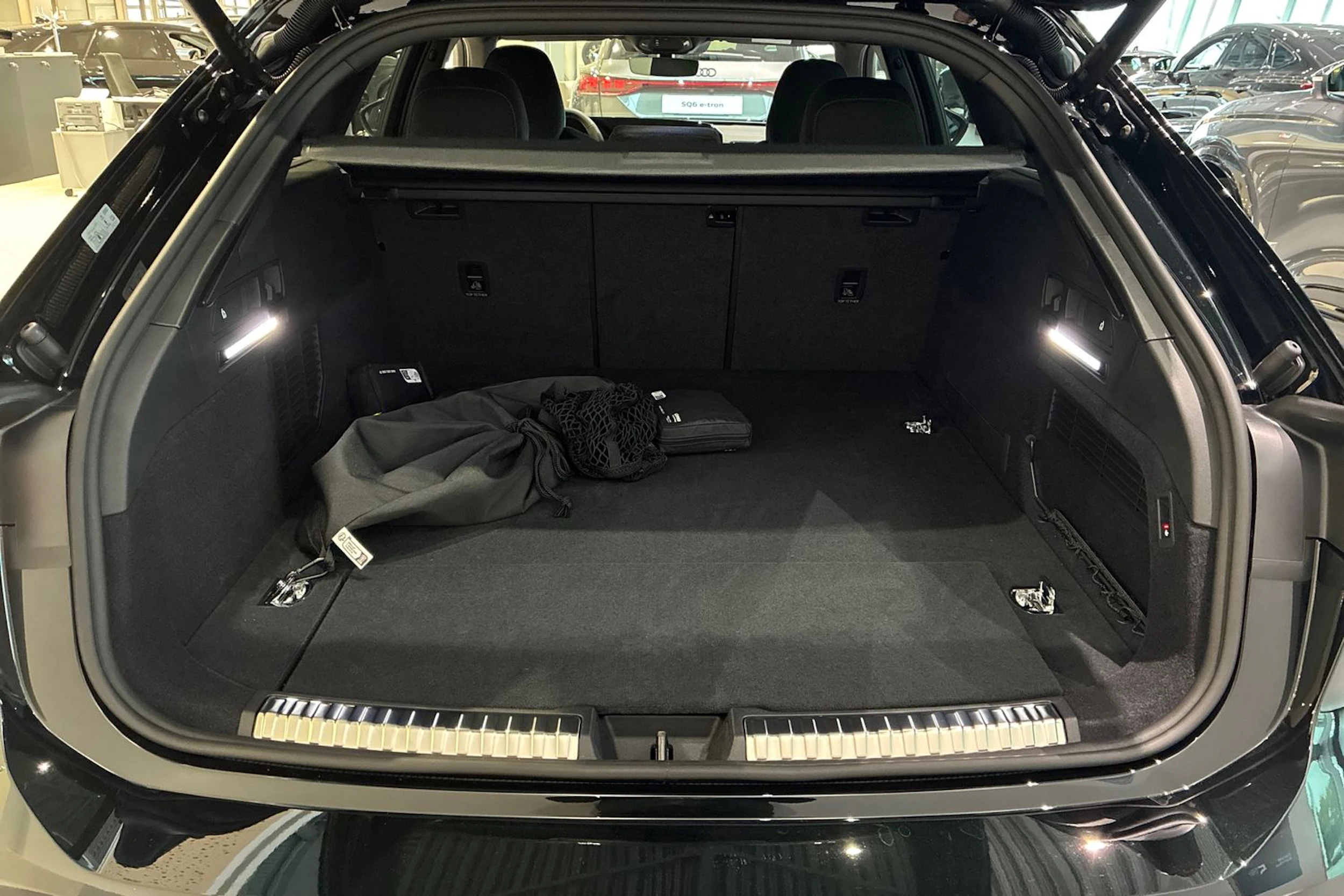 vihreä Audi A6 2026 kuva 11.