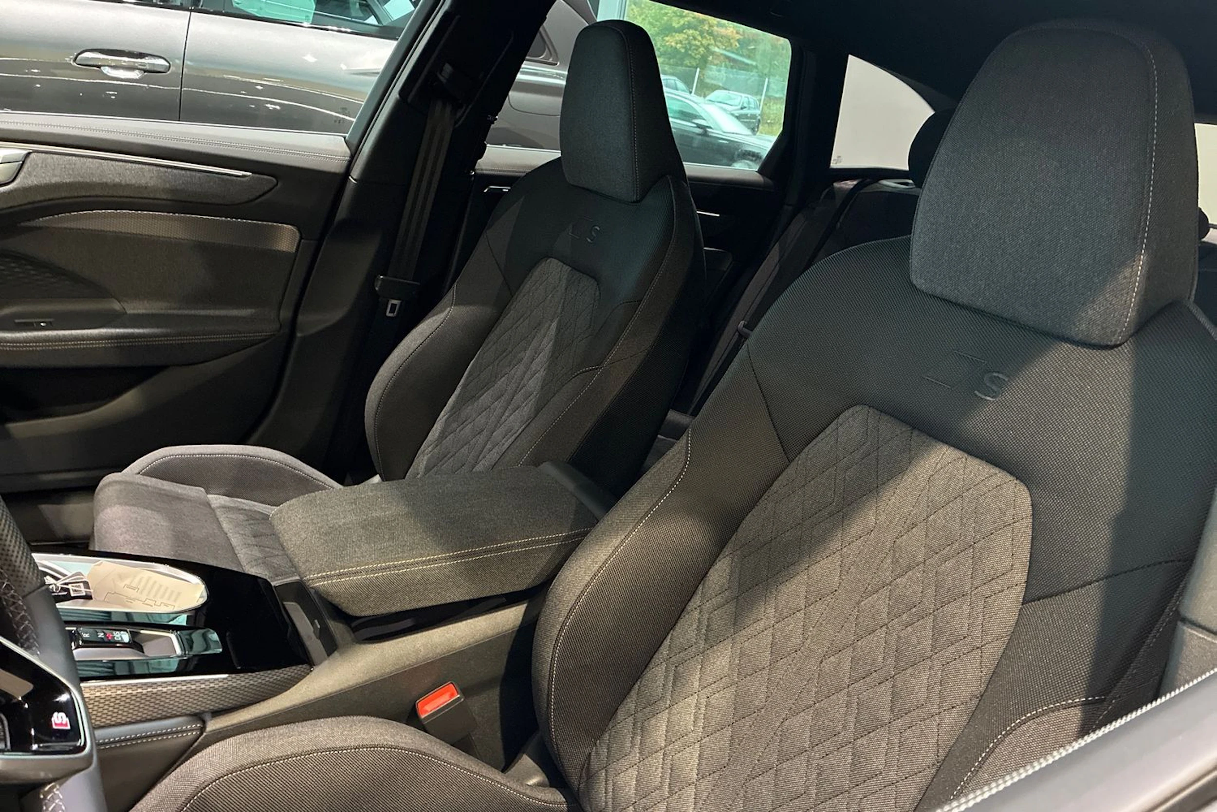 vihreä Audi A6 2026 kuva 15.