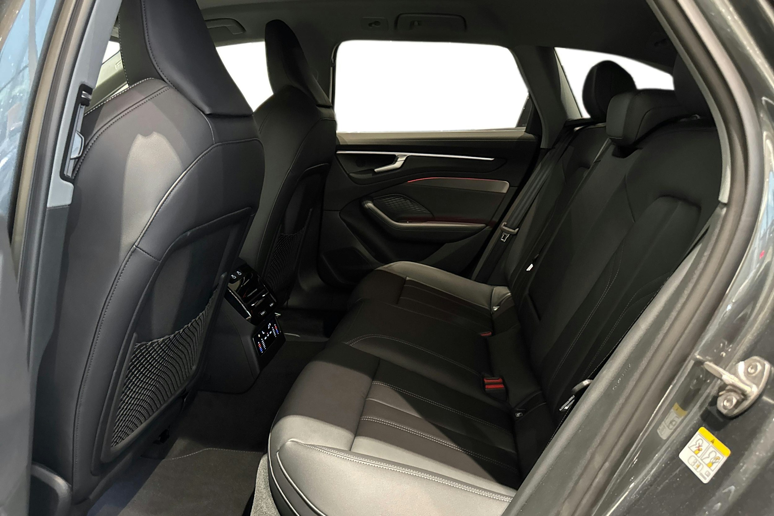 harmaa Audi A6 2026 kuva 8.