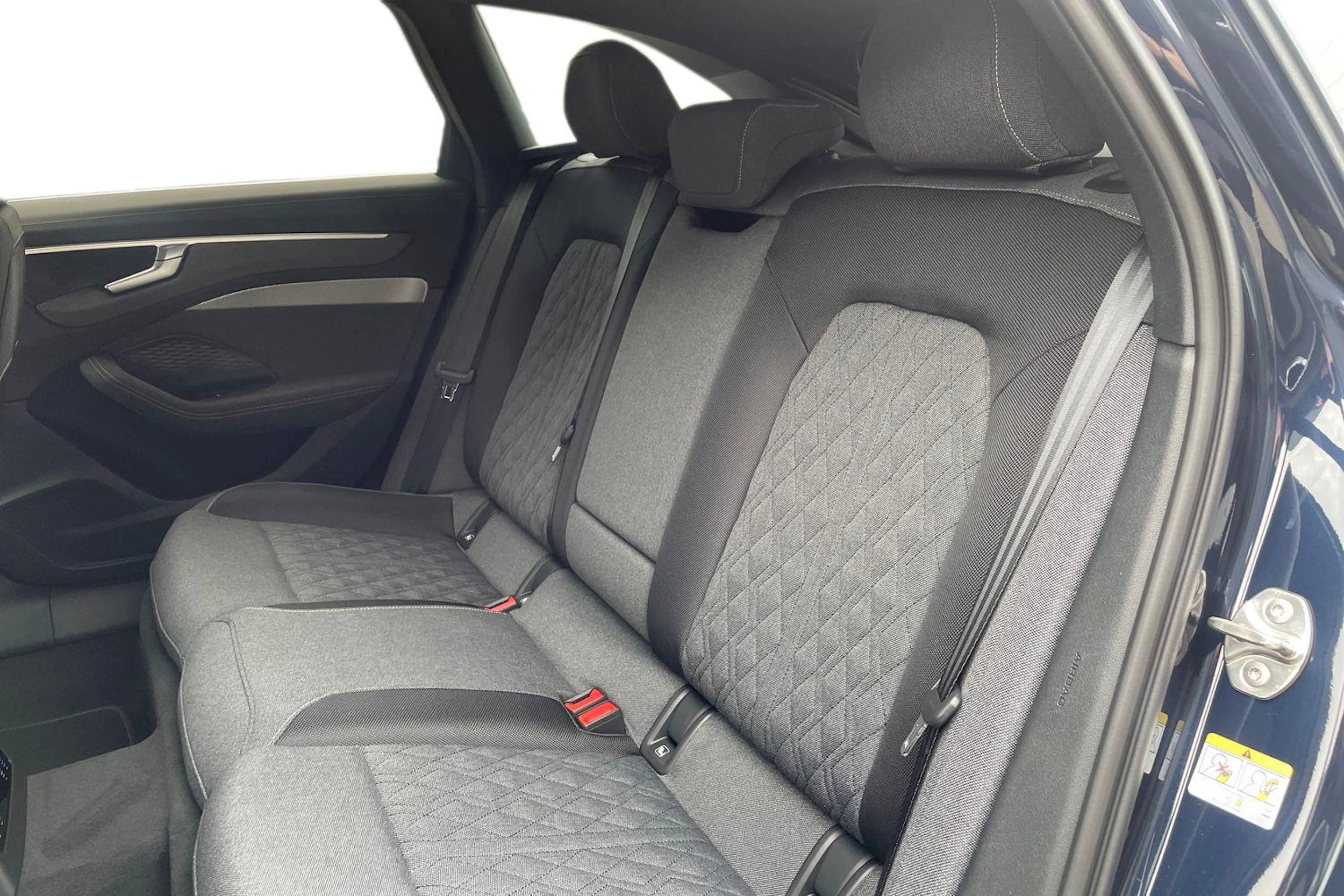 sininen Audi A6 2026 kuva 8.