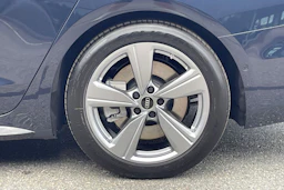 sininen Audi A6 2026 kuva 10.
