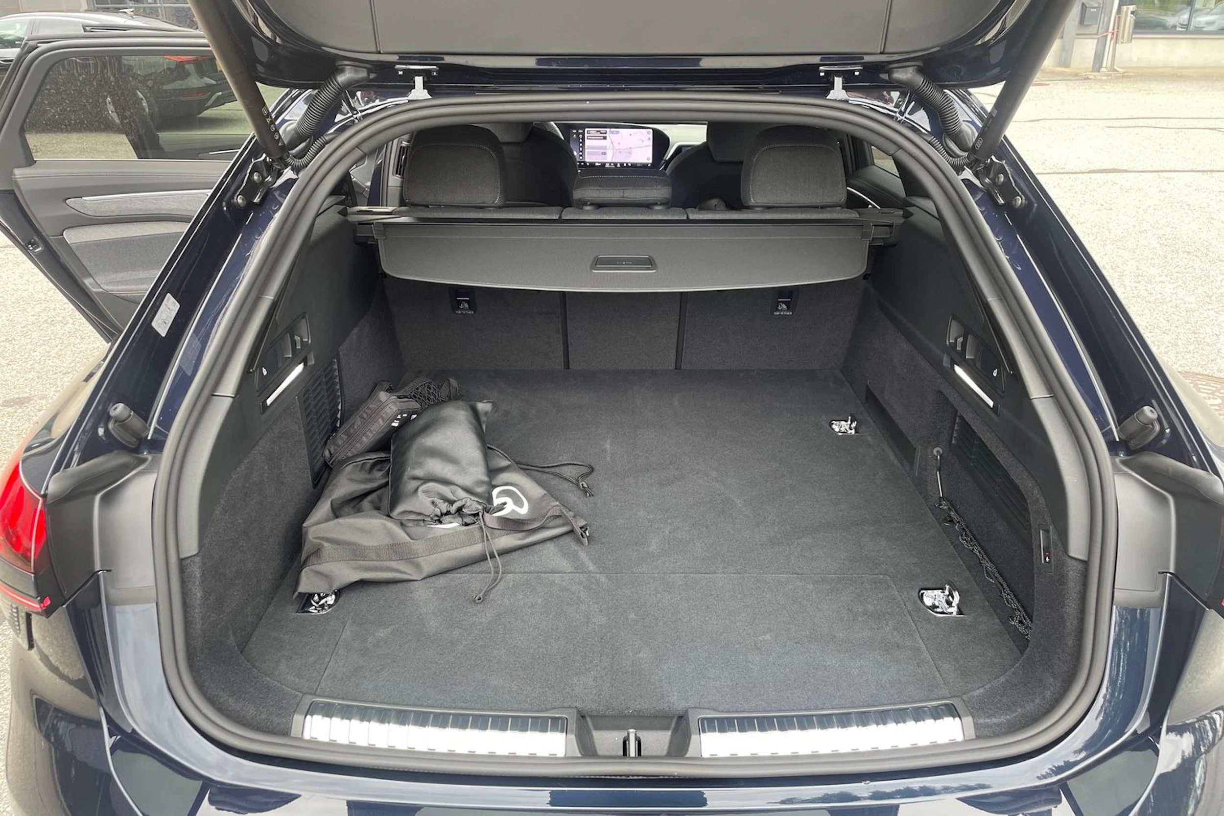 sininen Audi A6 2026 kuva 12.