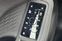 sininen Audi A6 2026 kuva 16.