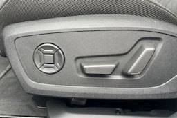sininen Audi A6 2026 kuva 24.