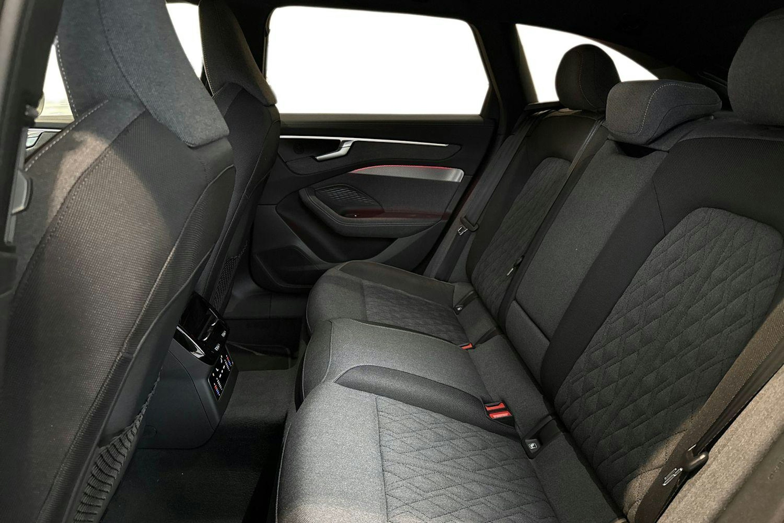 met. musta Audi A6 2026 kuva 8.