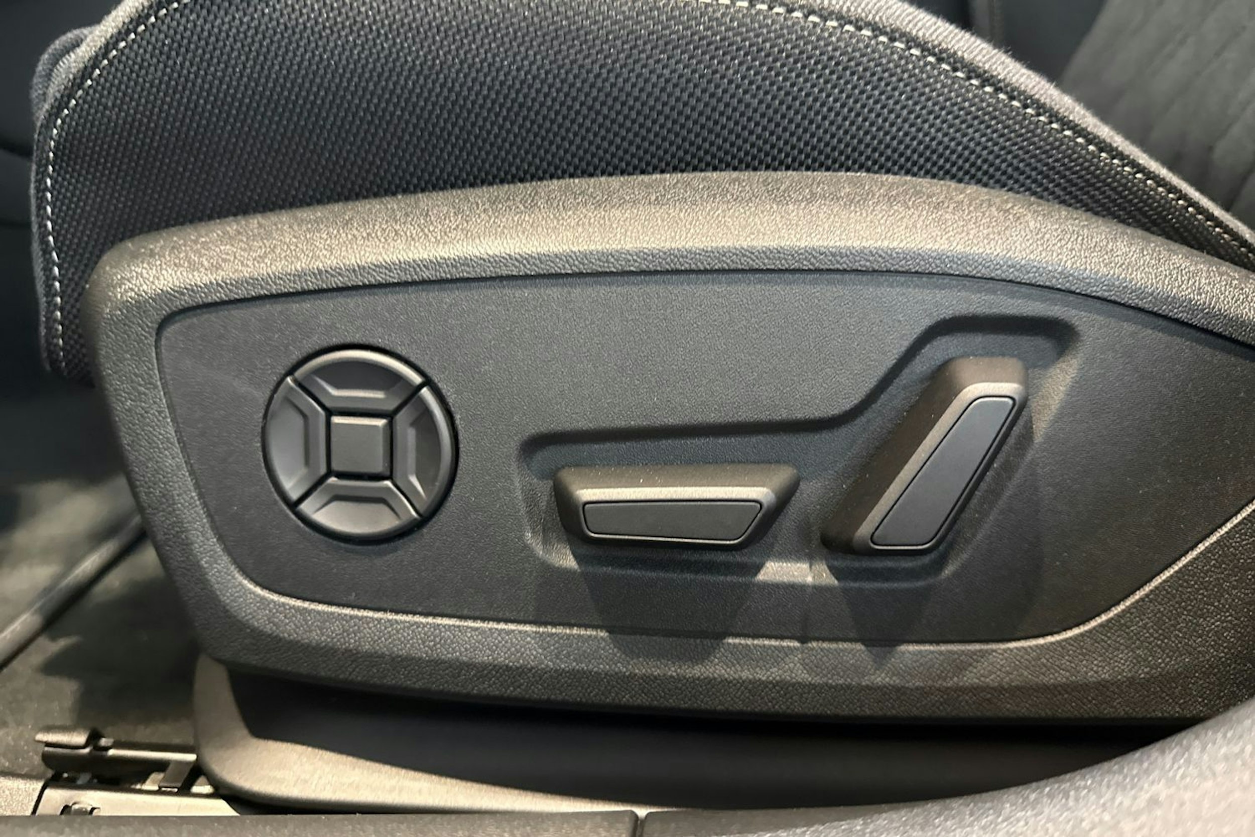 met. musta Audi A6 2026 kuva 17.