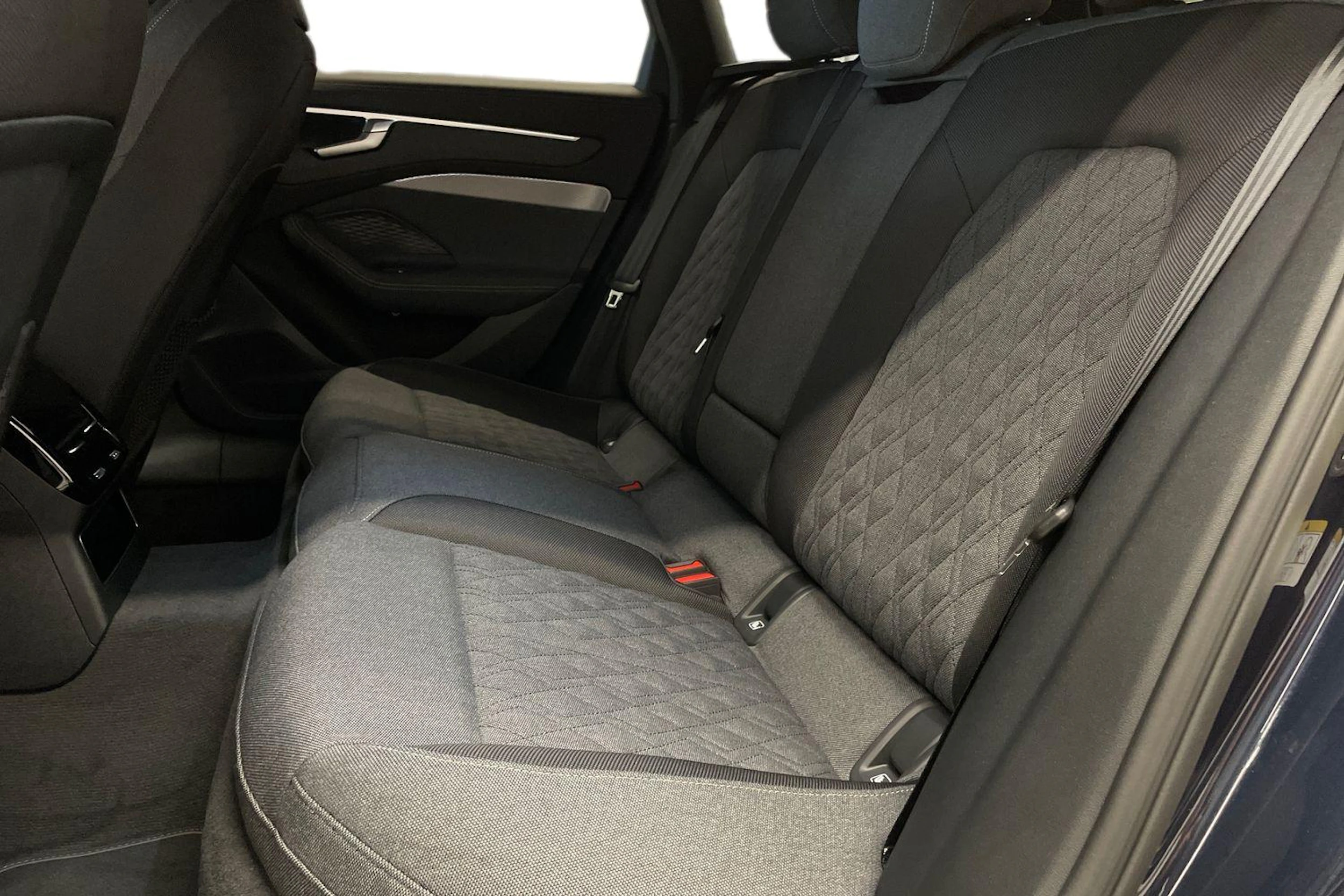 met. sininen Audi A6 2026 kuva 8.
