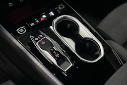 met. sininen Audi A6 2026 kuva 17.