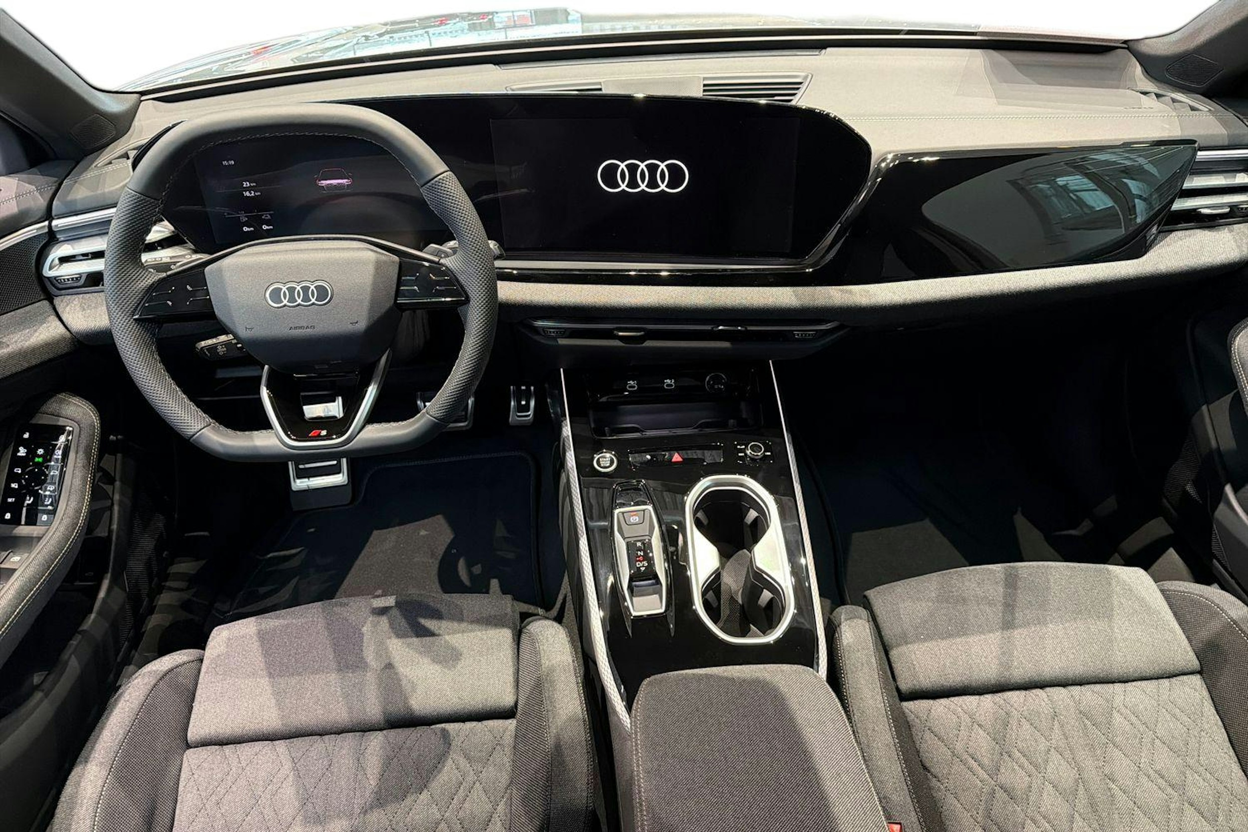 harmaa Audi A6 2026 kuva 7.