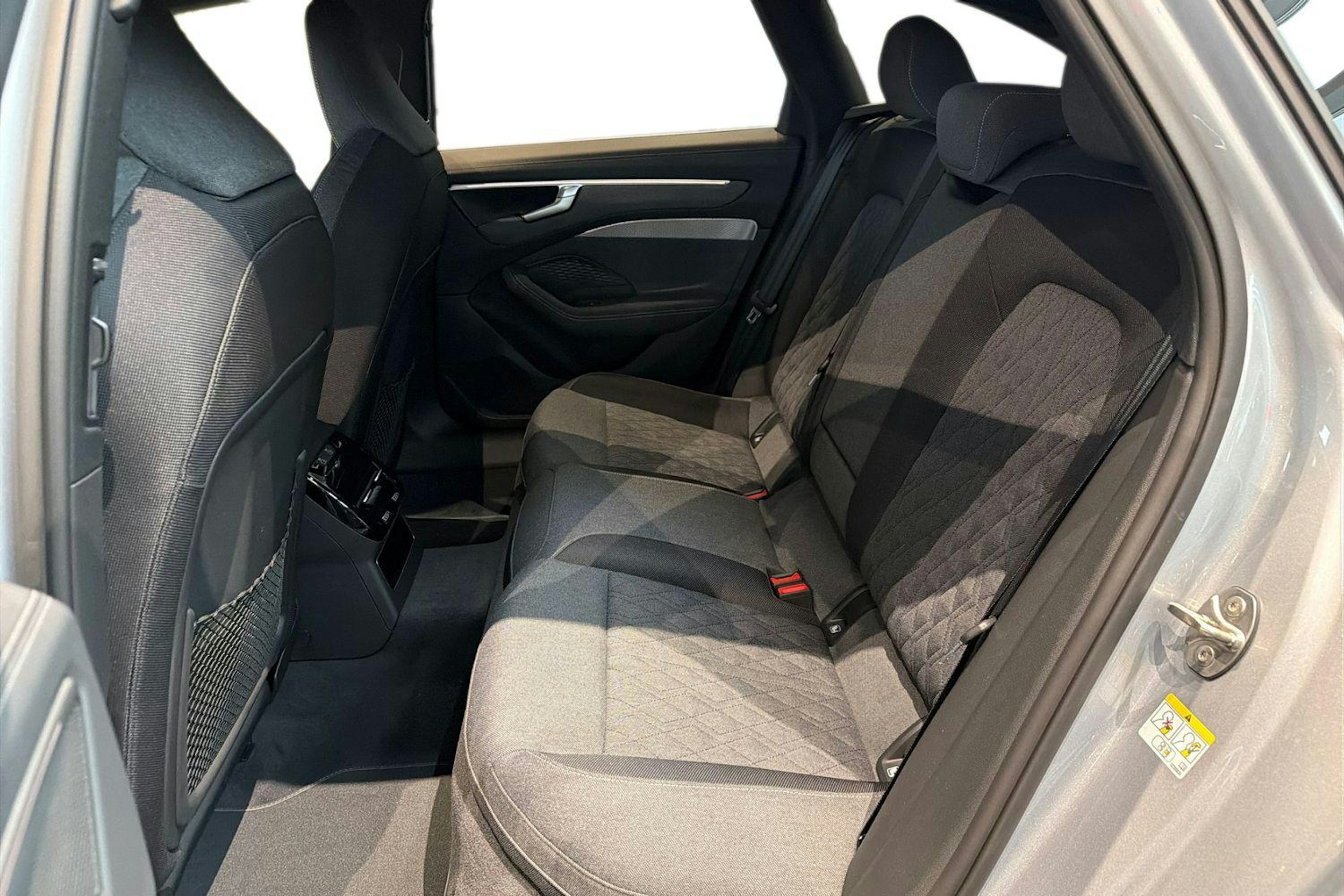 harmaa Audi A6 2026 kuva 8.