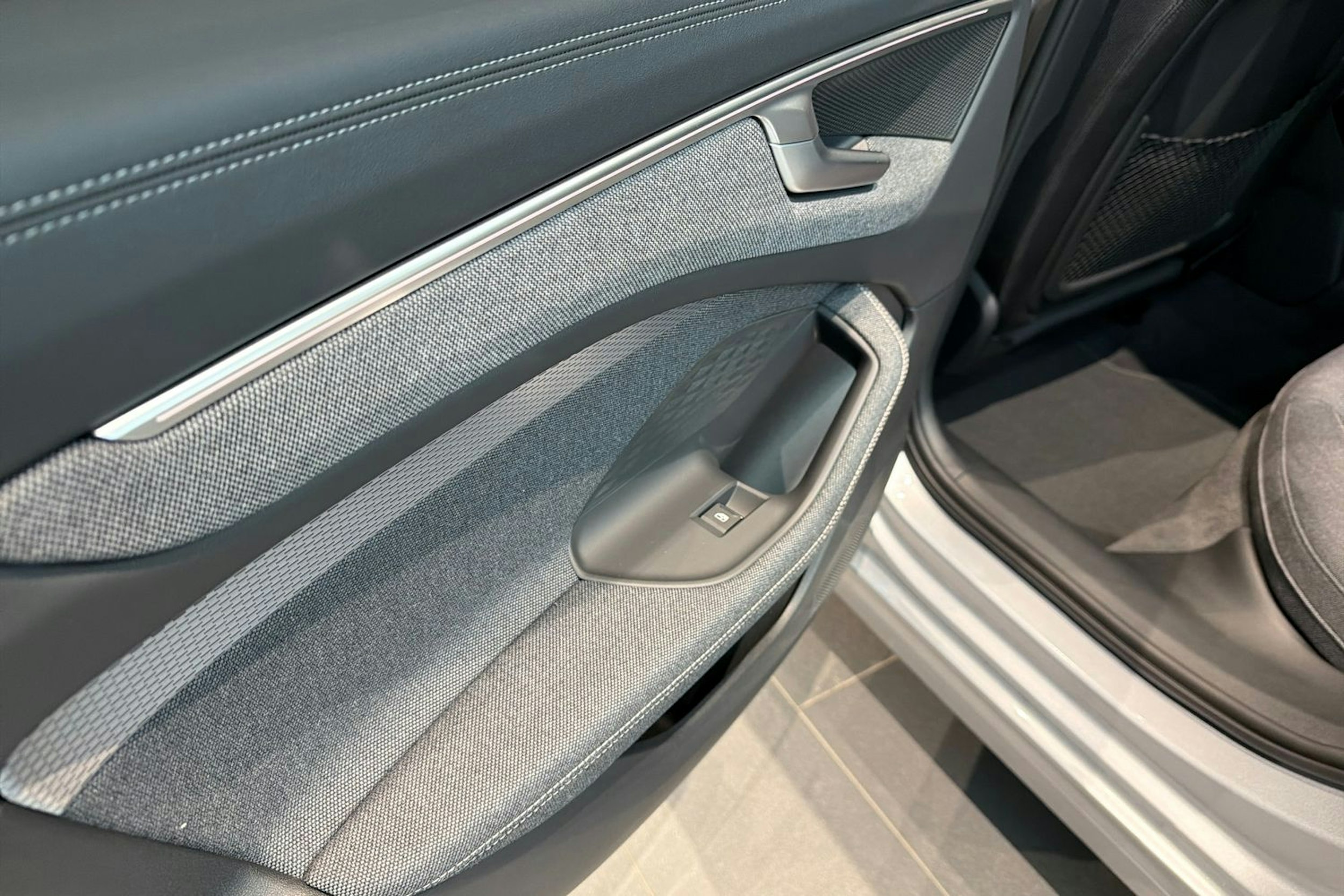 harmaa Audi A6 2026 kuva 11.