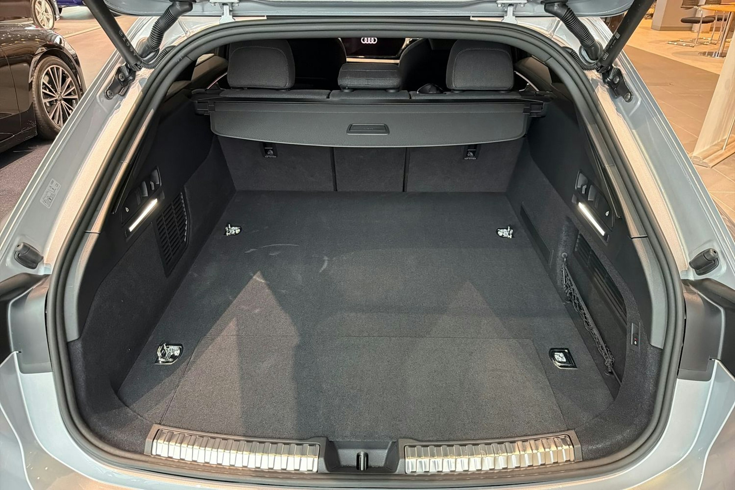 harmaa Audi A6 2026 kuva 15.