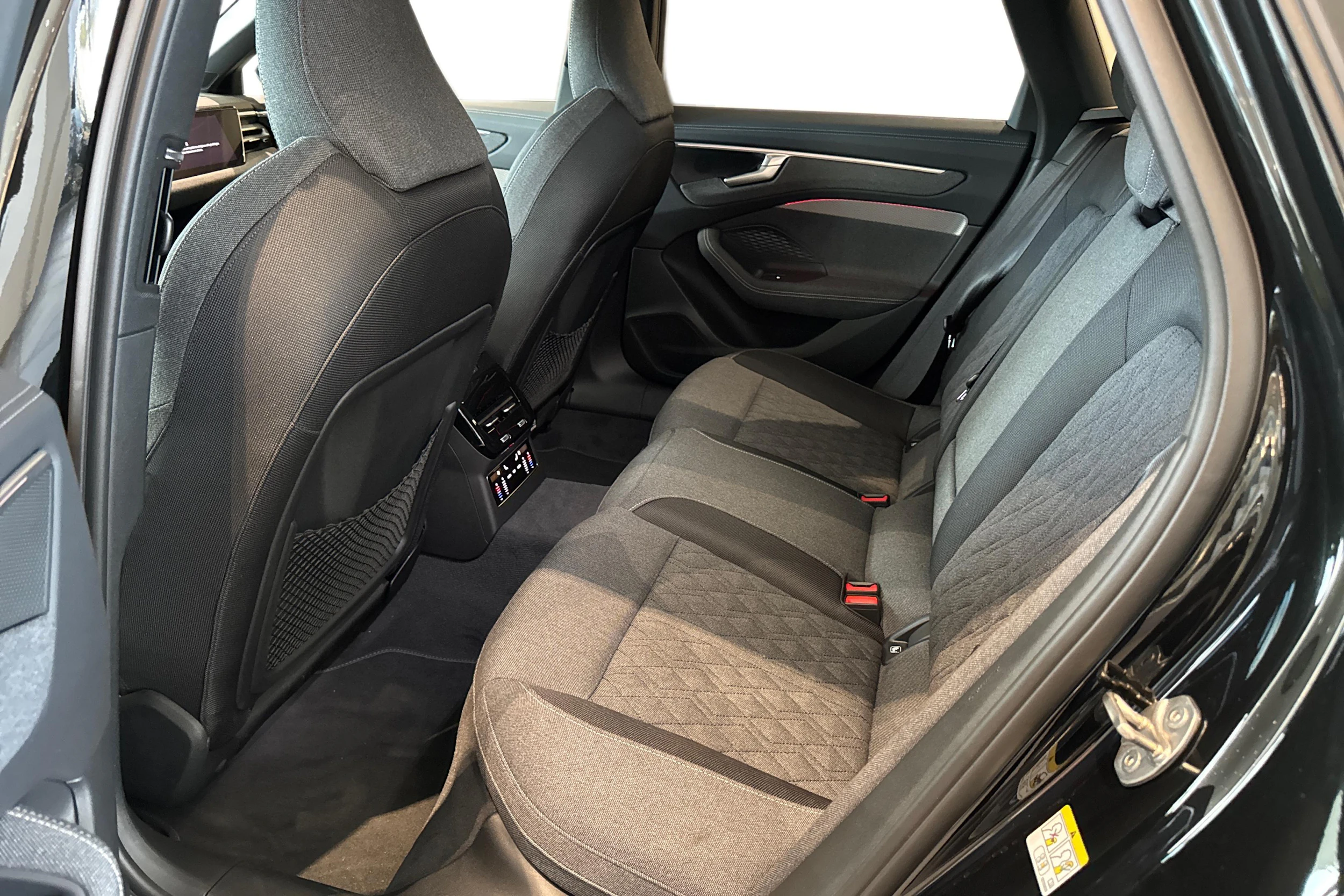 vihreä Audi A6 2026 kuva 8.