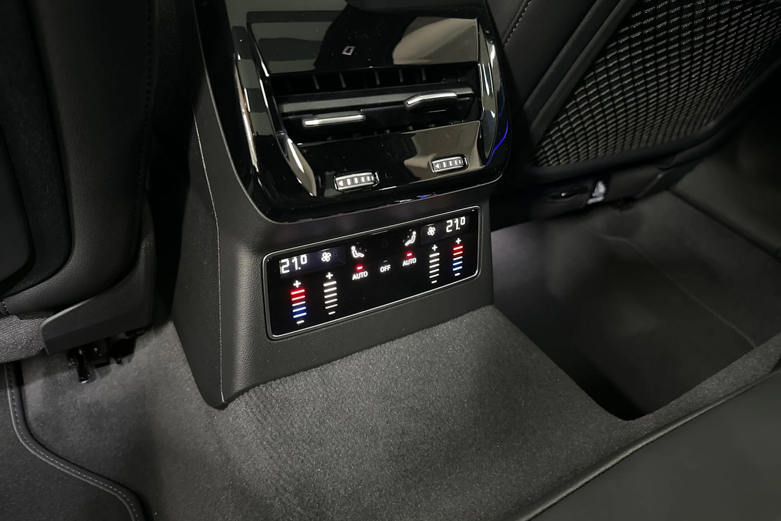 met. harmaa Audi A6 2026 kuva 11.