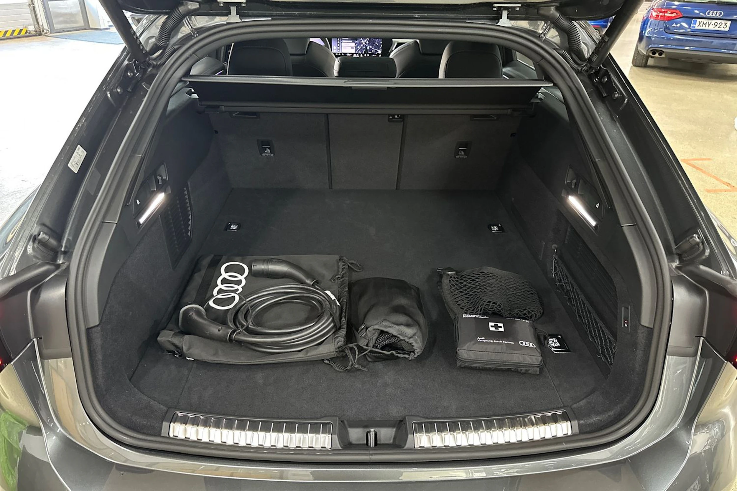 met. harmaa Audi A6 2026 kuva 18.