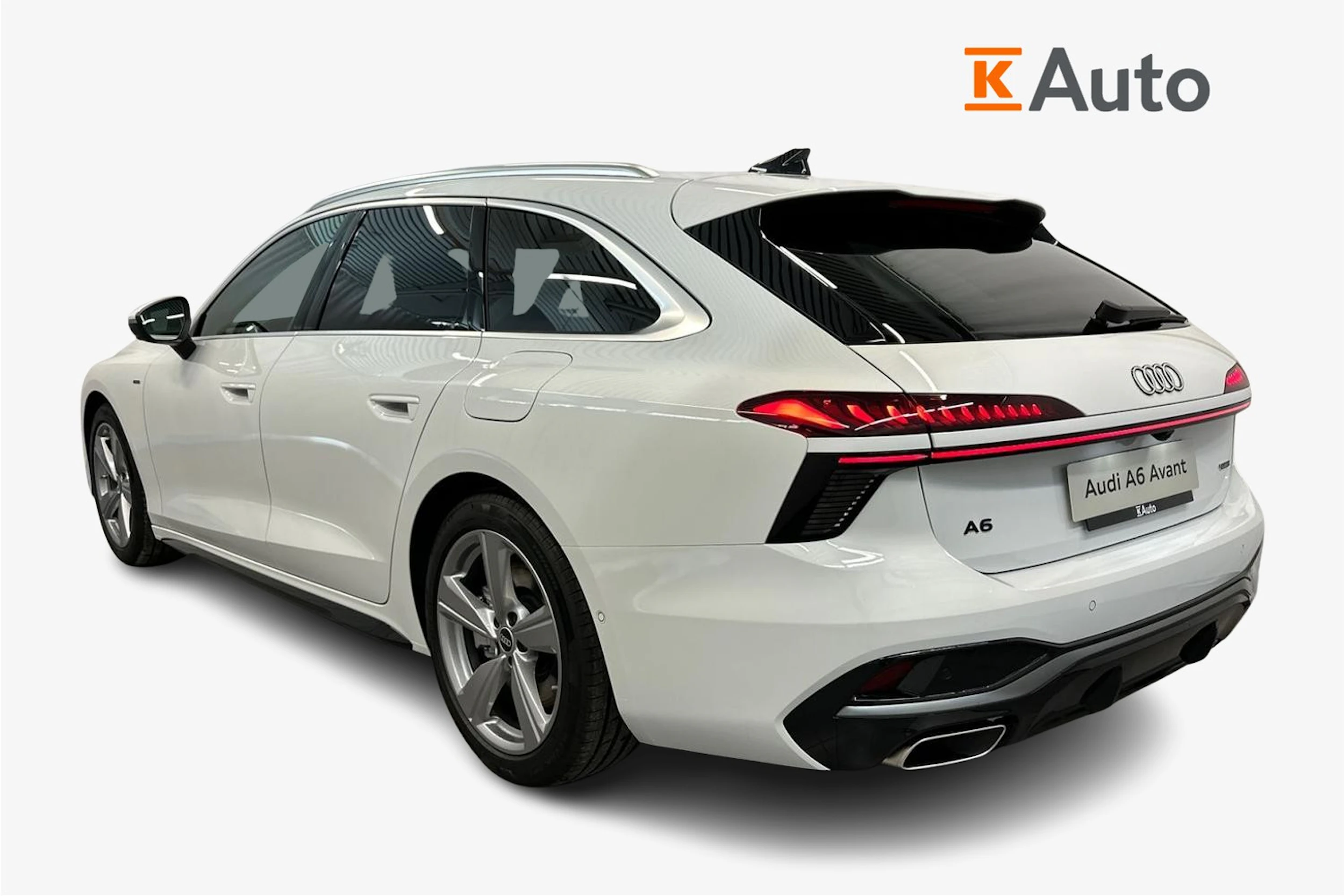 jäätikön valkoinen Audi A6 2026 kuva 2.