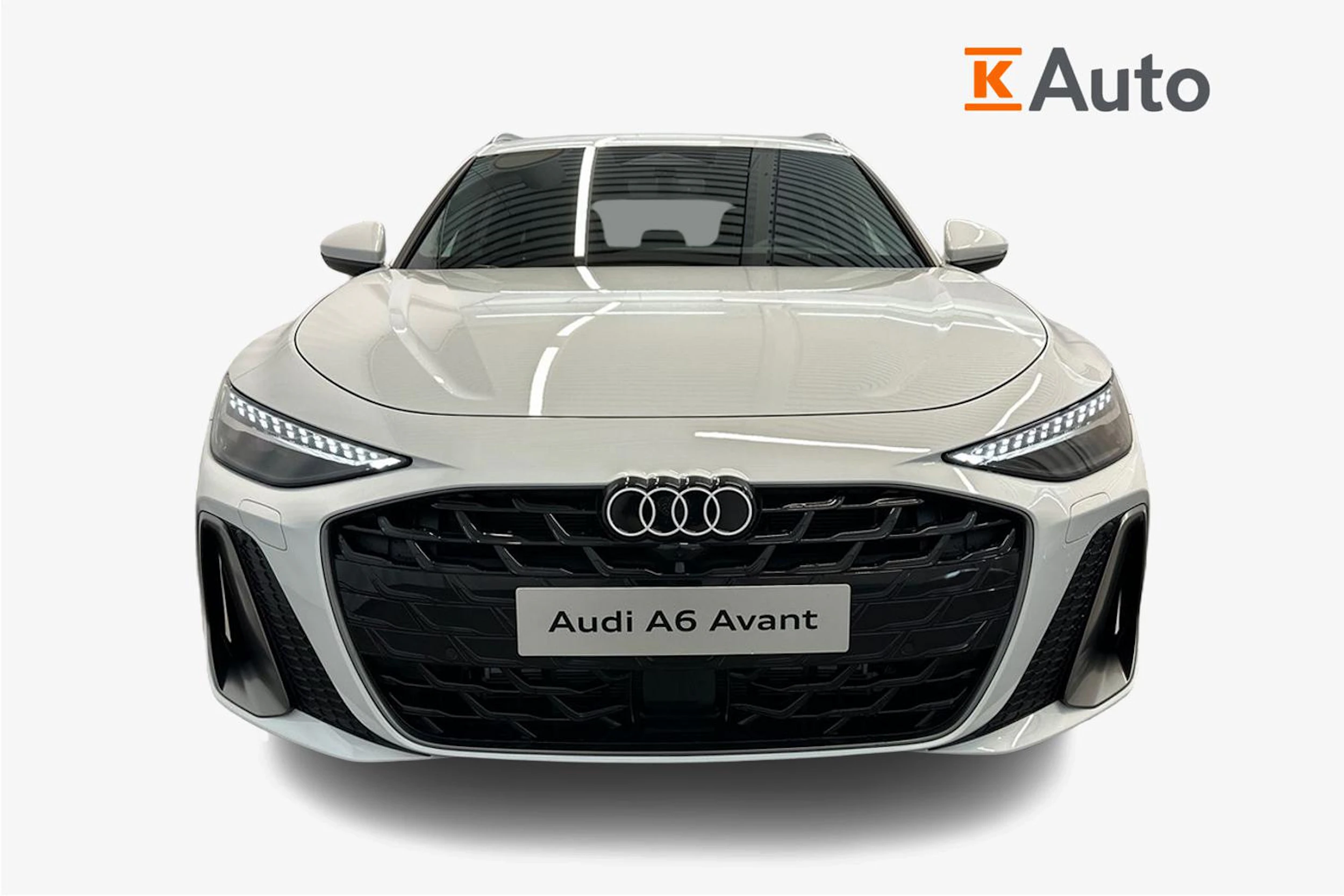 jäätikön valkoinen Audi A6 2026 kuva 4.