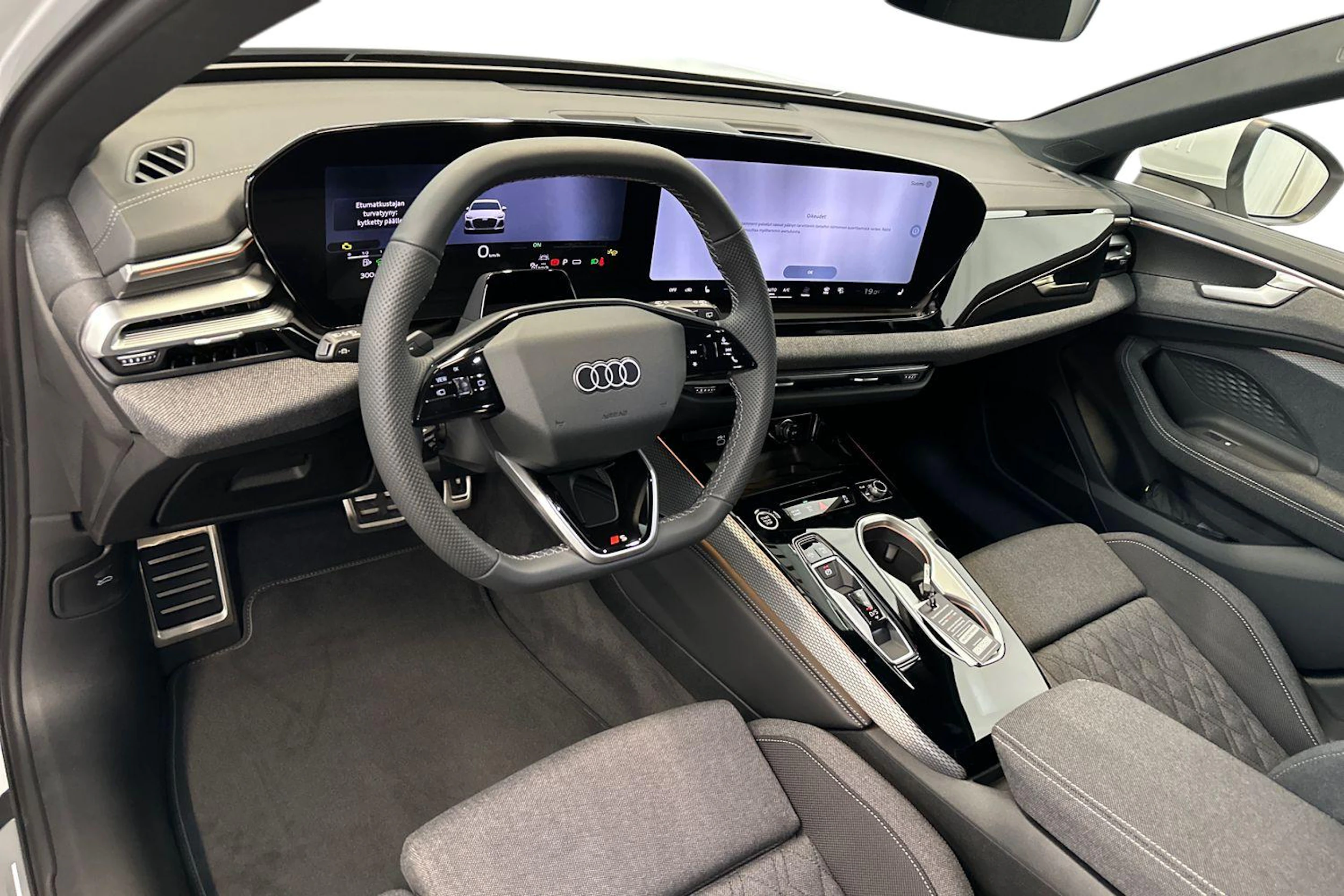 jäätikön valkoinen Audi A6 2026 kuva 6.