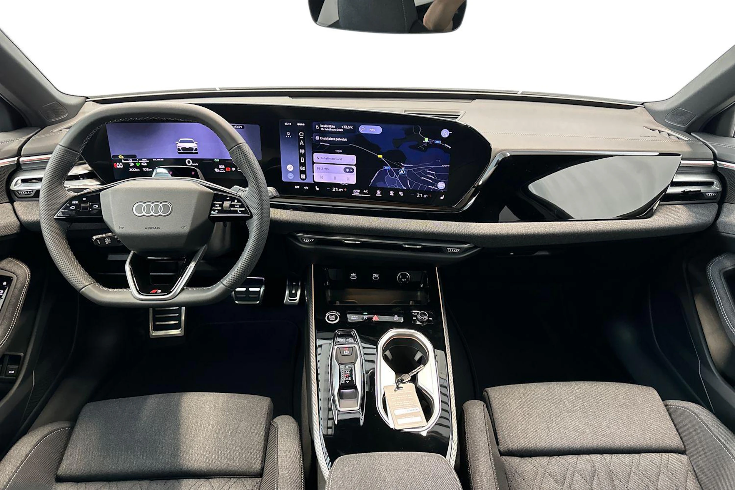 jäätikön valkoinen Audi A6 2026 kuva 7.