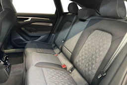 jäätikön valkoinen Audi A6 2026 kuva 8.
