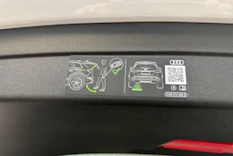 jäätikön valkoinen Audi A6 2026 kuva 12.