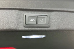 jäätikön valkoinen Audi A6 2026 kuva 13.