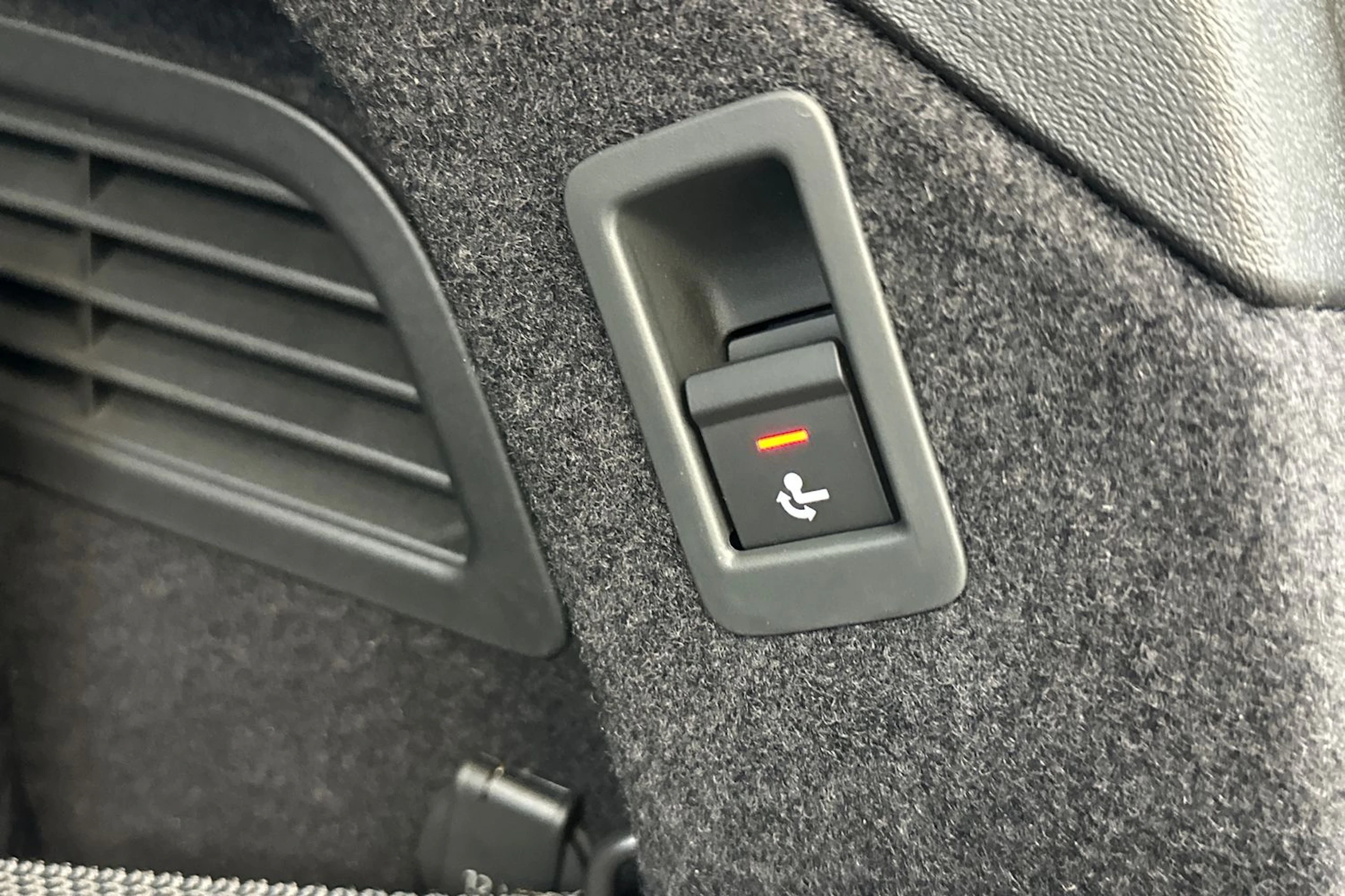 jäätikön valkoinen Audi A6 2026 kuva 14.