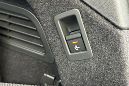 jäätikön valkoinen Audi A6 2026 kuva 14.