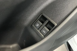 jäätikön valkoinen Audi A6 2026 kuva 16.