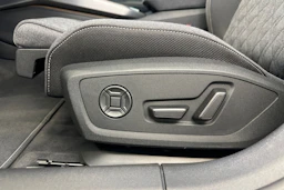 jäätikön valkoinen Audi A6 2026 kuva 18.